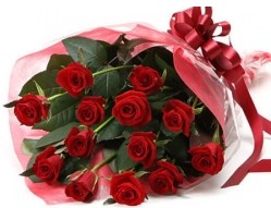  Kırşehir uluslararası çiçek gönderme  10 adet kipkirmizi güllerden buket tanzimi