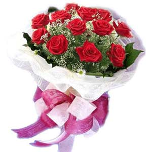  Kırşehir çiçek gönderme  11 adet kırmızı güllerden buket modeli