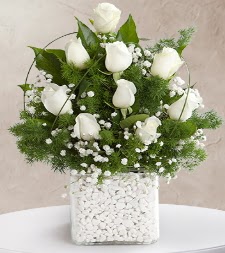 9 beyaz gül vazosu  Kırşehir çiçek gönderme 