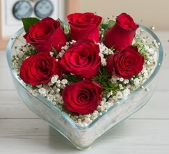 Kalp içerisinde 7 adet kırmızı gül  Kırşehir çiçek yolla , çiçek gönder , çiçekçi  
