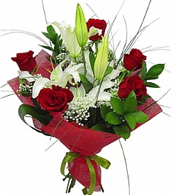 1 dal kazablanka 5 kırmızı gül buketi  Kırşehir çiçek servisi , çiçekçi adresleri 