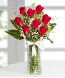 7 Adet vazoda kırmızı gül sevgiliye özel  Kırşehir hediye çiçek yolla 