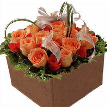 kare sandikta 11 gülllerden   Kırşehir ucuz çiçek gönder 