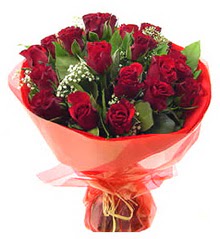  Kırşehir uluslararası çiçek gönderme  11 adet kimizi gülün ihtisami buket modeli