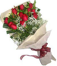 11 adet kirmizi güllerden özel buket  Kırşehir internetten çiçek satışı 