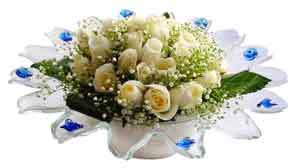  Kırşehir anneler günü çiçek yolla  11 adet Beyaz güller özel cam tanzim