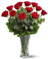 11 adet kırmızı gül vazoda  Kırşehir internetten çiçek satışı 